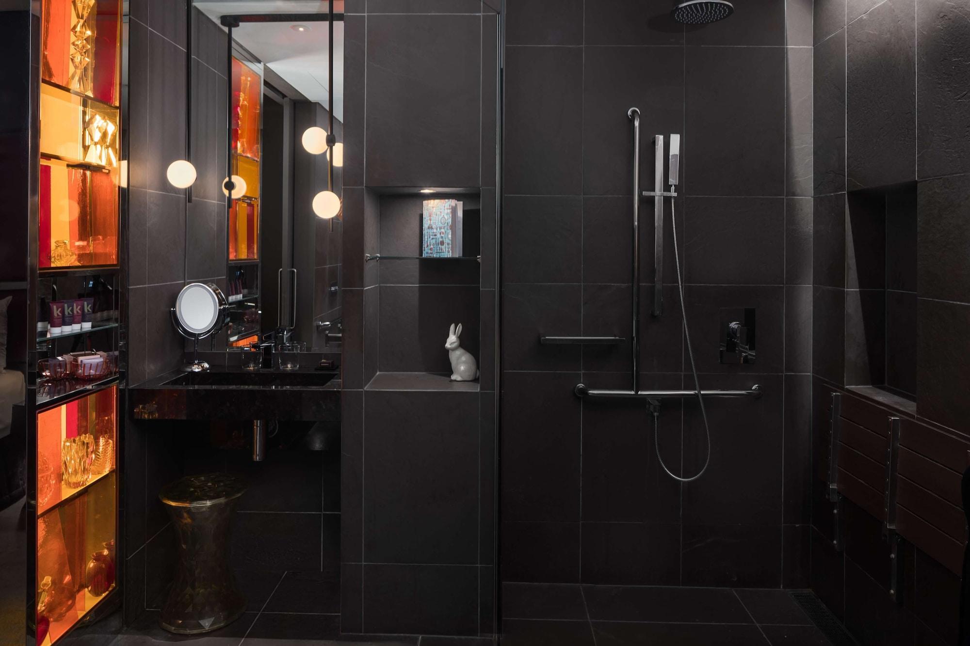 Hotel Qt Sydney Exteriér fotografie Bathroom