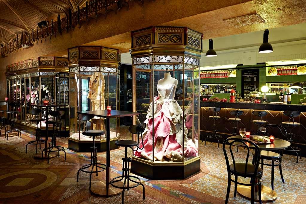 Hotel Qt Sydney Restaurace fotografie The interior of the restaurant